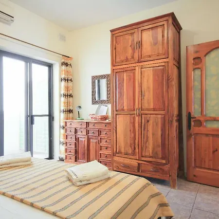 Sunshine Gazde/Camere de închiriat